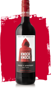 Botella de vino tinto Red Blend Caperucita Tinta de KNOCK KNOCK Vino, perfecta para acompañar carnes rojas.