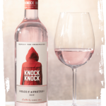Selección de vinos rosados de KNOCK KNOCK, perfectos para maridar con comidas ligeras.